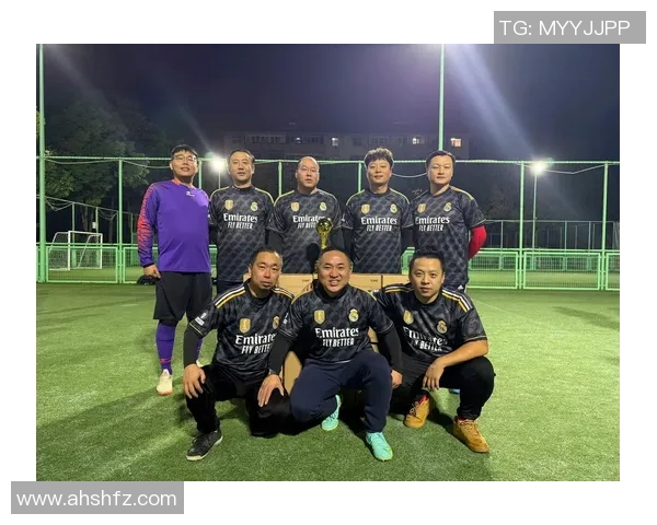 足球明星烙印高清图片展现球场风采与个人魅力的完美结合